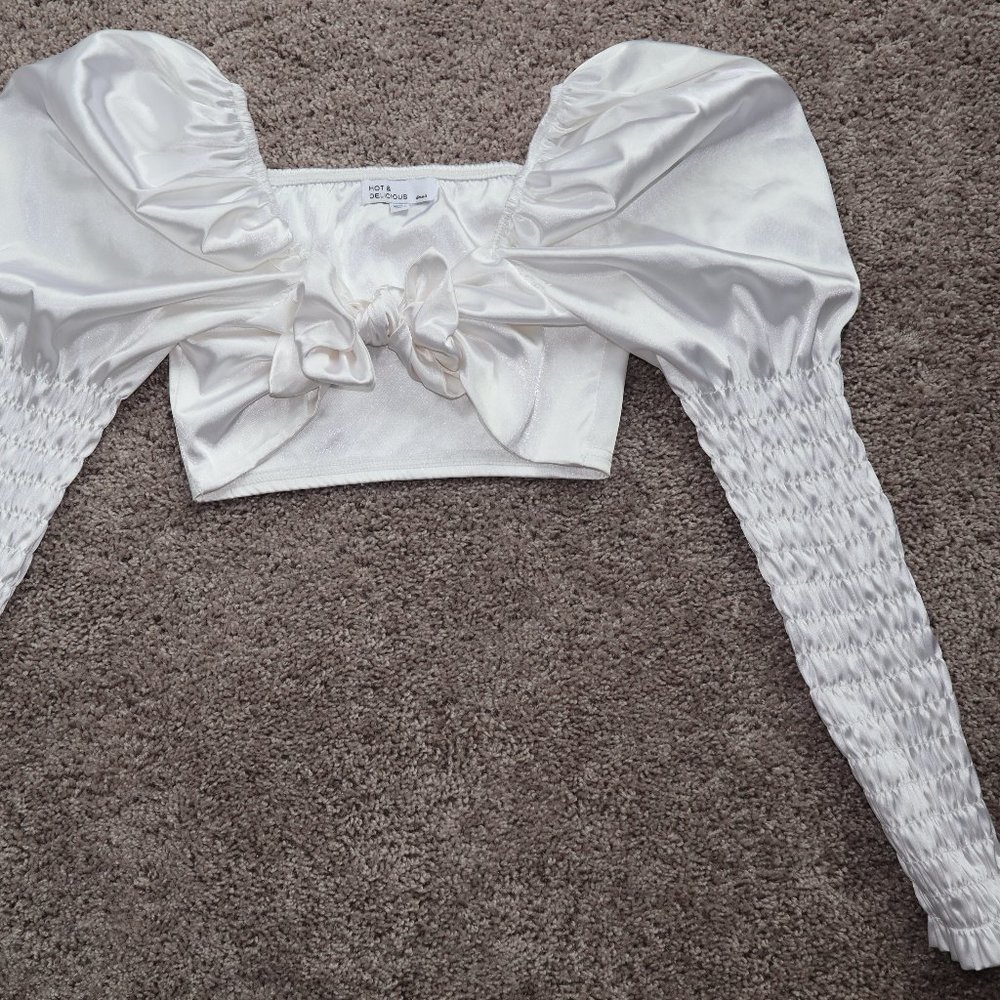 White Puffy Shoulder Crop Top